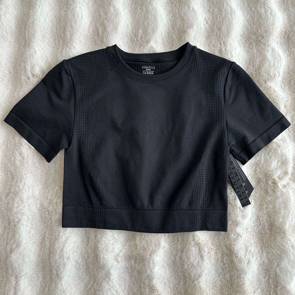 🆕 Athletic Essentials | Black Workout Top - Size M.